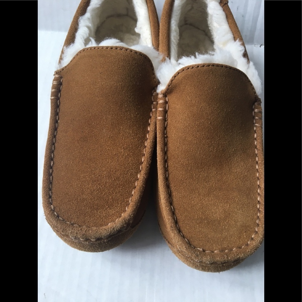 Koolaburra by UGG Tan/ Chestnut Slippers - Picture 10 of 16